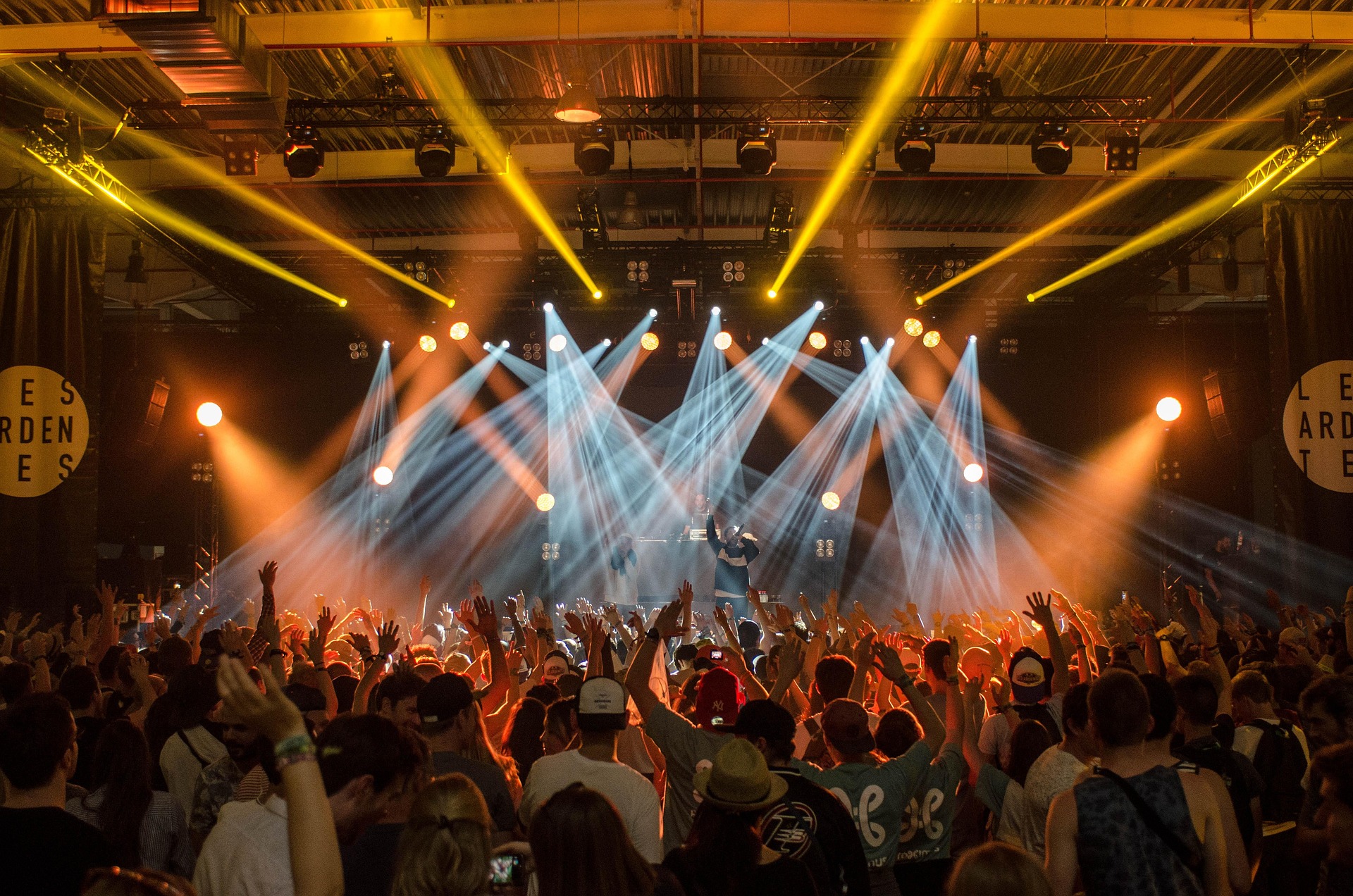 pexels-audience-1853662_1920